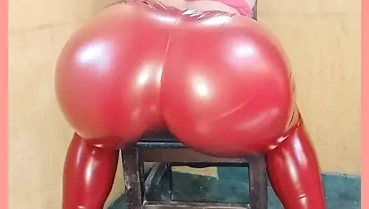 Reicher arsch mit roten leggings