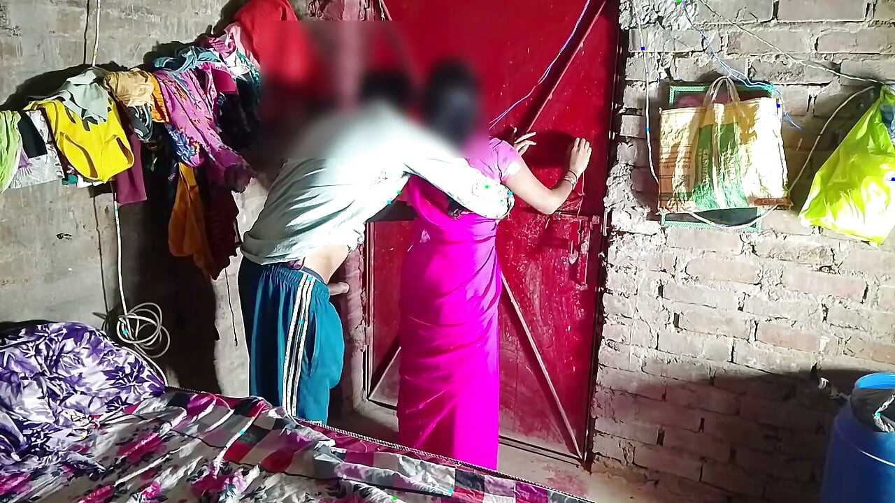 Secret sex in broad daylight, brother-in-law entered the sister-in-law's room and persuaded the sister-in-law to her, then sucked the nipples, choosing the sister-in-law, the sister-in-law landed the muscle and stood up to the doctor.