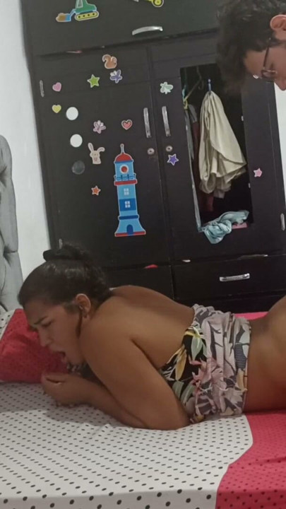 Giving my patient a good erotic massage and she is well satisfied leaving my milk in her mouth - Porn in Spanish | Clip 1