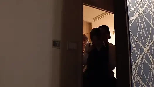 Taşak yalayan ve yarak emen seksi harem sürtükler. Bölüm 1