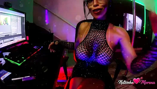 Heykelsi vücut, kışkırtıcı tutum