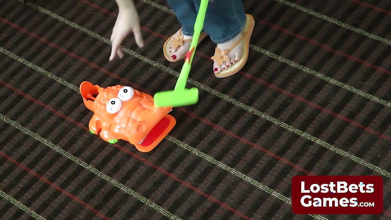 Miniature Golf na may Naughty Twist: Strip Croc 'n' Balls
