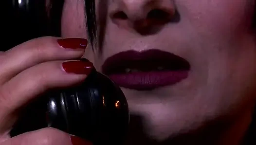 Cewek gotik dengan lingerie seksi diikat lagi asik dientot kontol intens