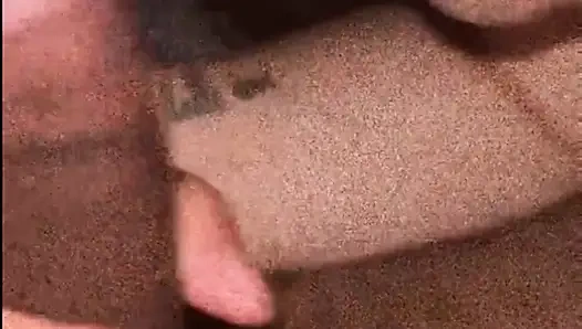 Cewek beruntung ini di dalam mobil