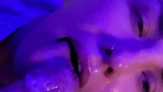 Gemütlicher blowjob zu hause an einem kalten herbstabend