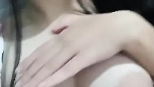 Yuliethdelilah lagi asik masturbasi dengan ganas