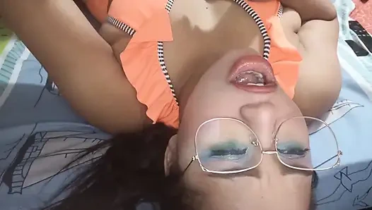 Тинка-латина в сексуальном бикини сосет мой большой член