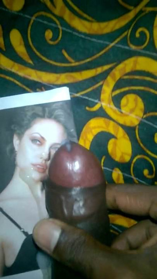 Pancutan mani di Angelina Jolie