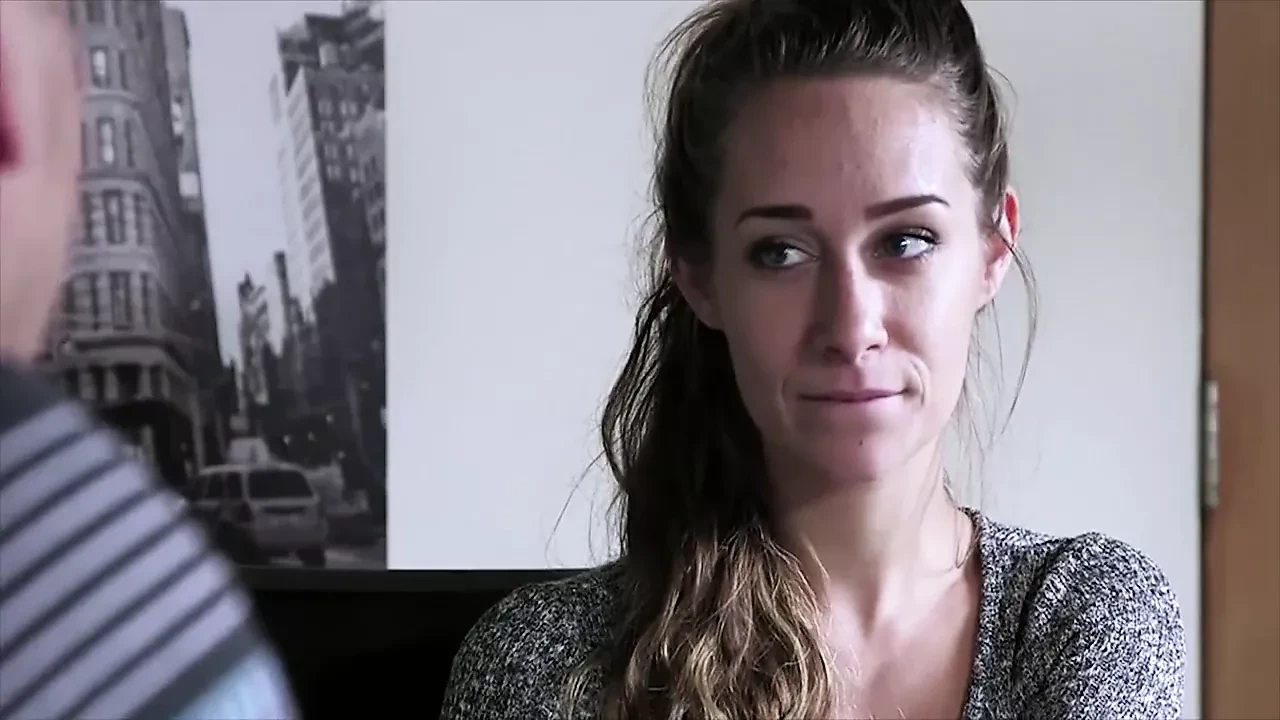 害羞的妻子变成了一个放荡的热辣人妻