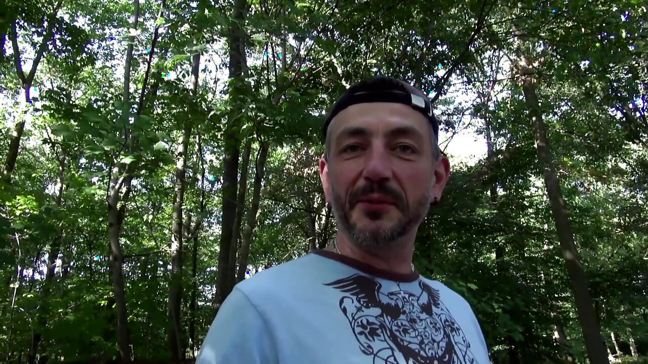 Outdoor threesome bang for sexy brunette