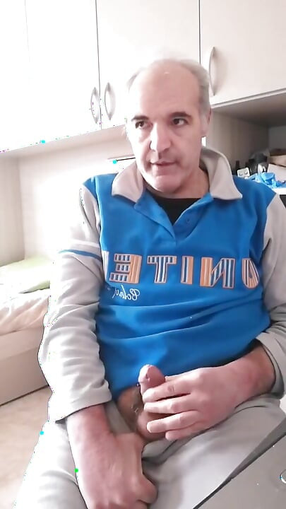 Χύνω στον καφέ μου και τον κατάπια όλο ζεστό