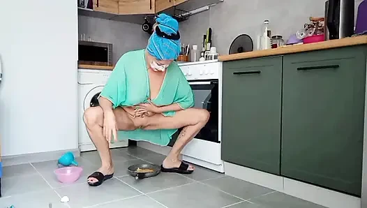 Scrambled eggs from pussy