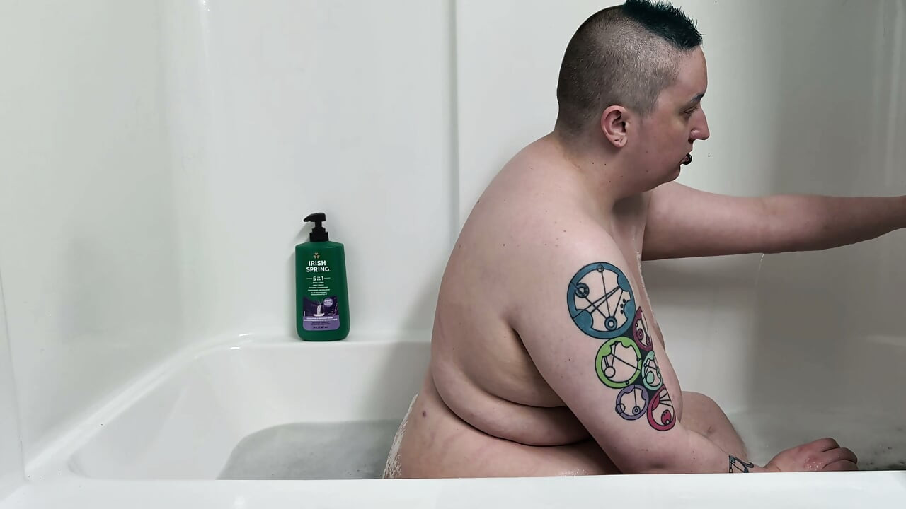 Get ready with Keeno666 while I take a bath