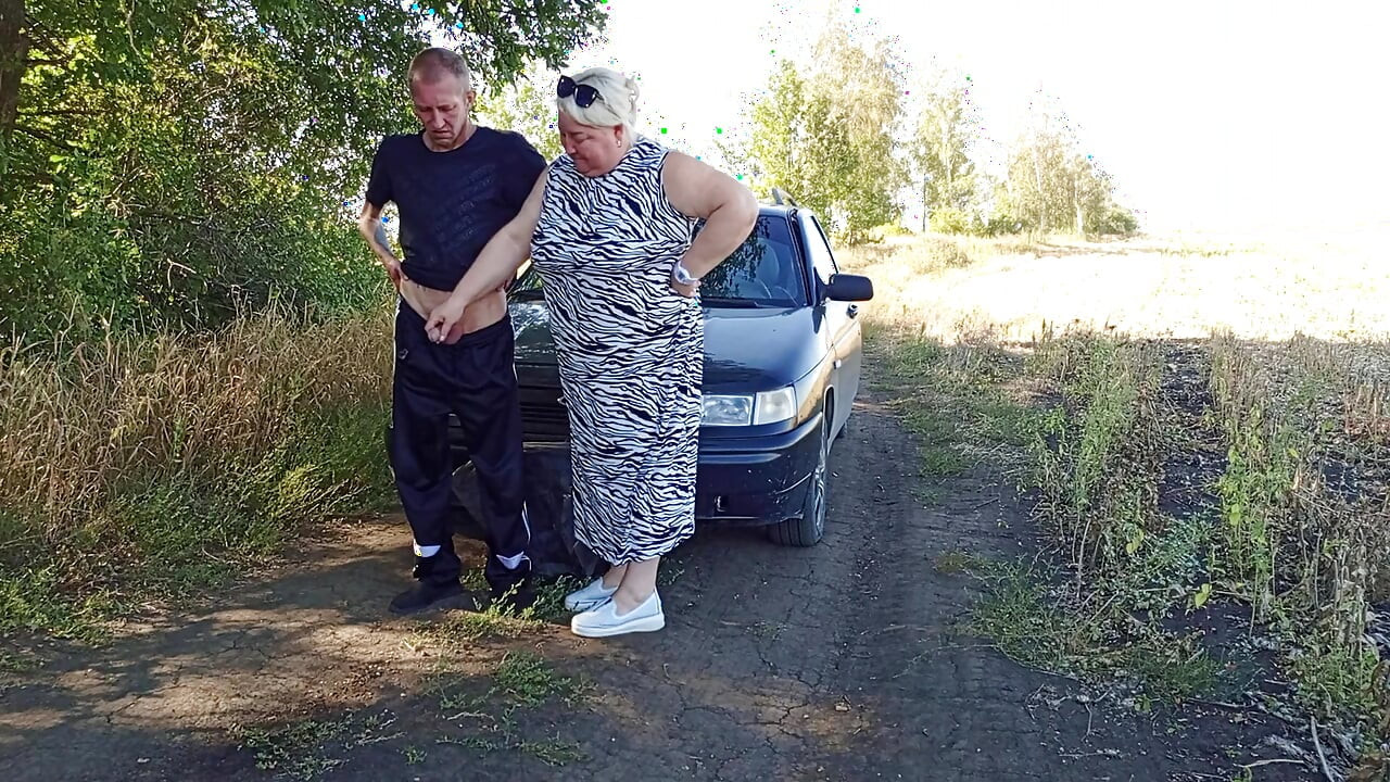 Han skrev offentligt i naturen, knullade en granne i hennes mun och fyllde den med sperma