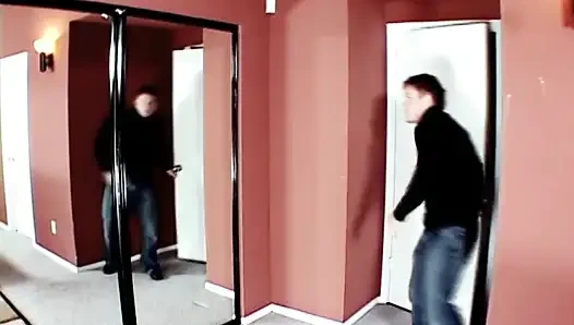 Adamın selofanla sarılmış kendi zenci bebeği sikiş seansı için kullanıma hazır