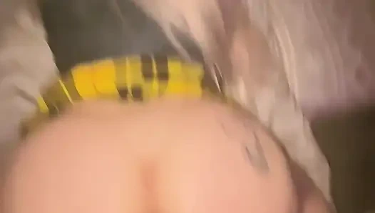 Sarışın Tatlı Fenerbahçeli Komşusunu Evde Teselli Ediyor