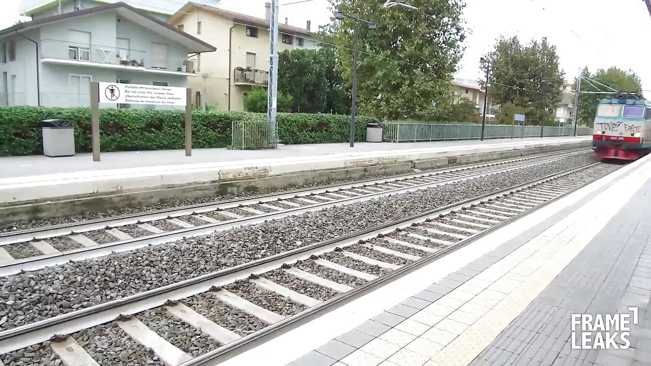 Lisa Amane vrišti sa ogromnim kurcem od Kristijana Kleja u dupetu