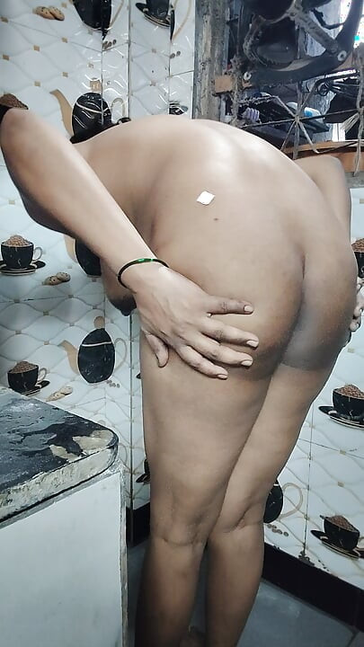 indian girl bathing nude