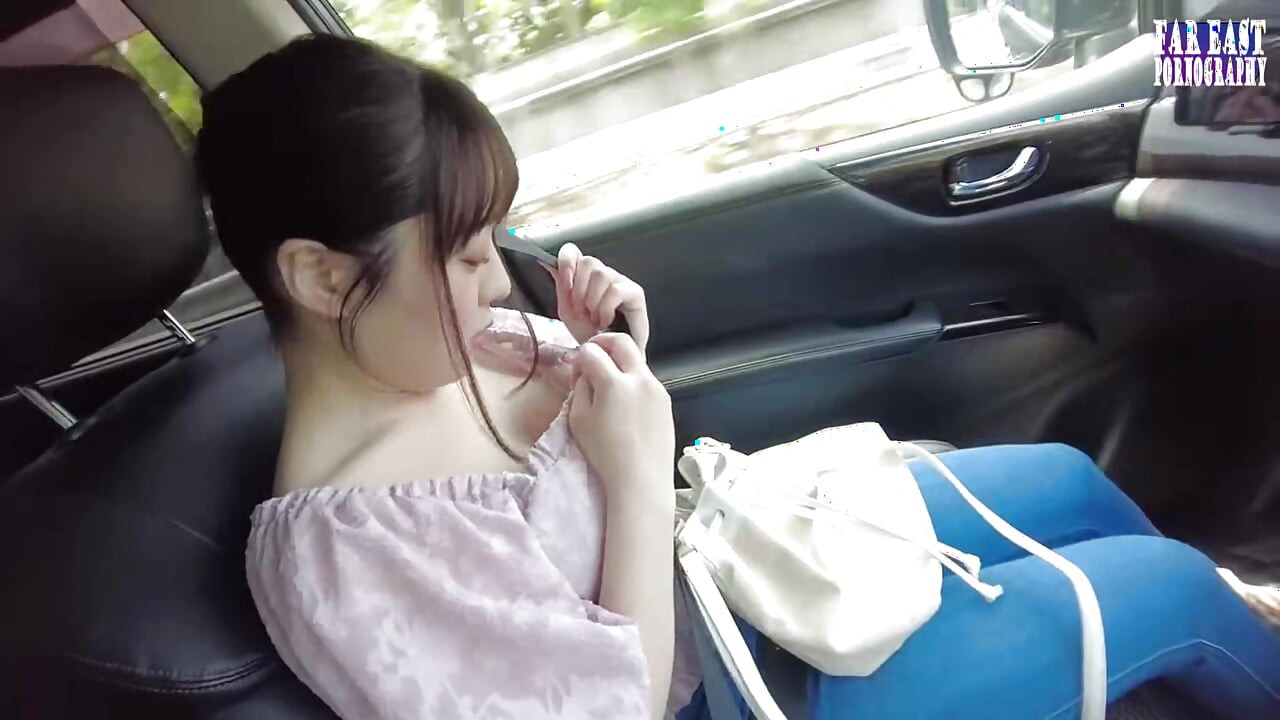 Lik buitenshuis plagen met een roze getopte f-cup schoonheid gedrenkt in olie deel 1