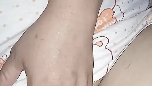 Gadis pemalu ini kakinya dengan ganas
