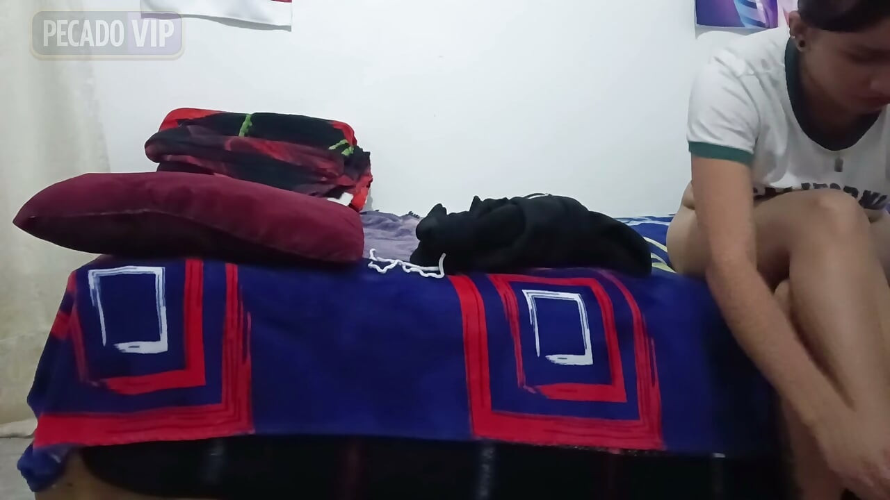 Ensinar a uma aluna quente o seu papel como chupadora submissa e obediente