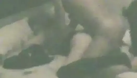 Муж снимает на видео, как его жена трахает коллегу без презерватива.