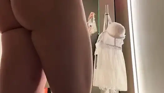 Crazy jucielussie in the public changing room