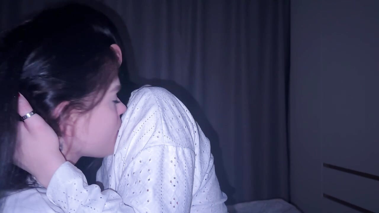 En tutkulu sert lezbiyen seks