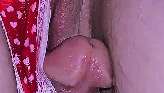 Astaga, pria asing ini meluncurkan kontolnya ke dalam celana dalamku dan aku nggak berhenti ngentot dia