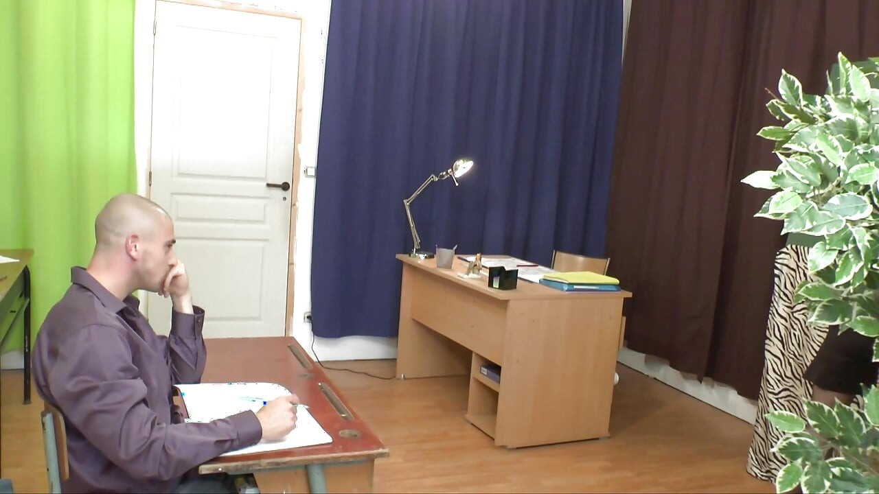 Mujer de gran culo follada duro en un trío