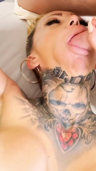 LEGENDÄRER MOMENT AUS "ECHTER AMATEUR-DREIER-SEX MIT DEUTSCHER TRAUM-MILF KADA LOVE"