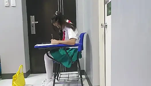 Отчаянная студентка писает