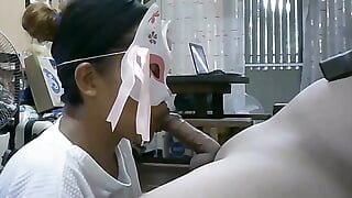 Минет филиппинки, сперма в рот в любительском видео