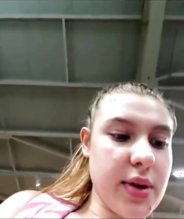 Spor salonunda gördüğüm ilk eğitmeni siktim