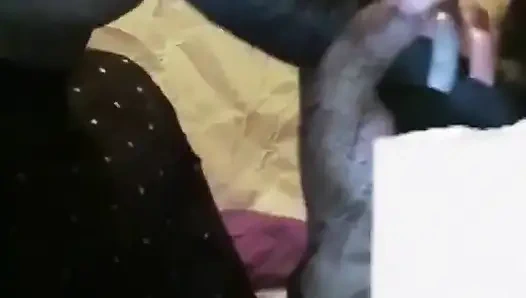 Ayah tiriku pindah bersama kami dan tengah malam kami bersenang-senang