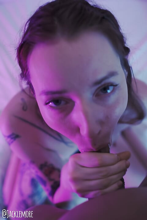 Marianna Mars POV kuk suger under en fotoshoot