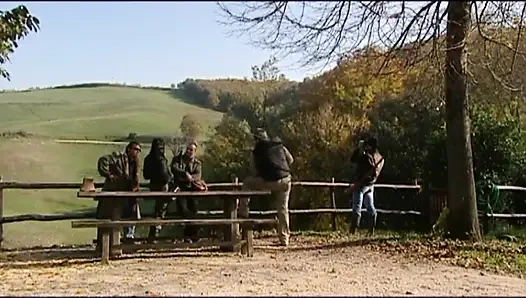 Красивые лесбиянки лижут киску, большой хуй, проникнутый в анал в тройничке