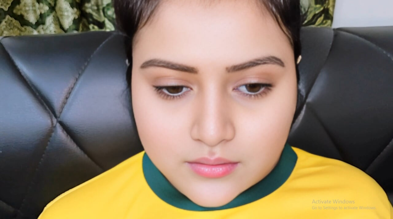 الأخ غير الشقيق سخيف أخته غير الشقيقة الجميلة أثناء المراهنة على لعبة كرة القدم. (صوت بنغالي كامل)