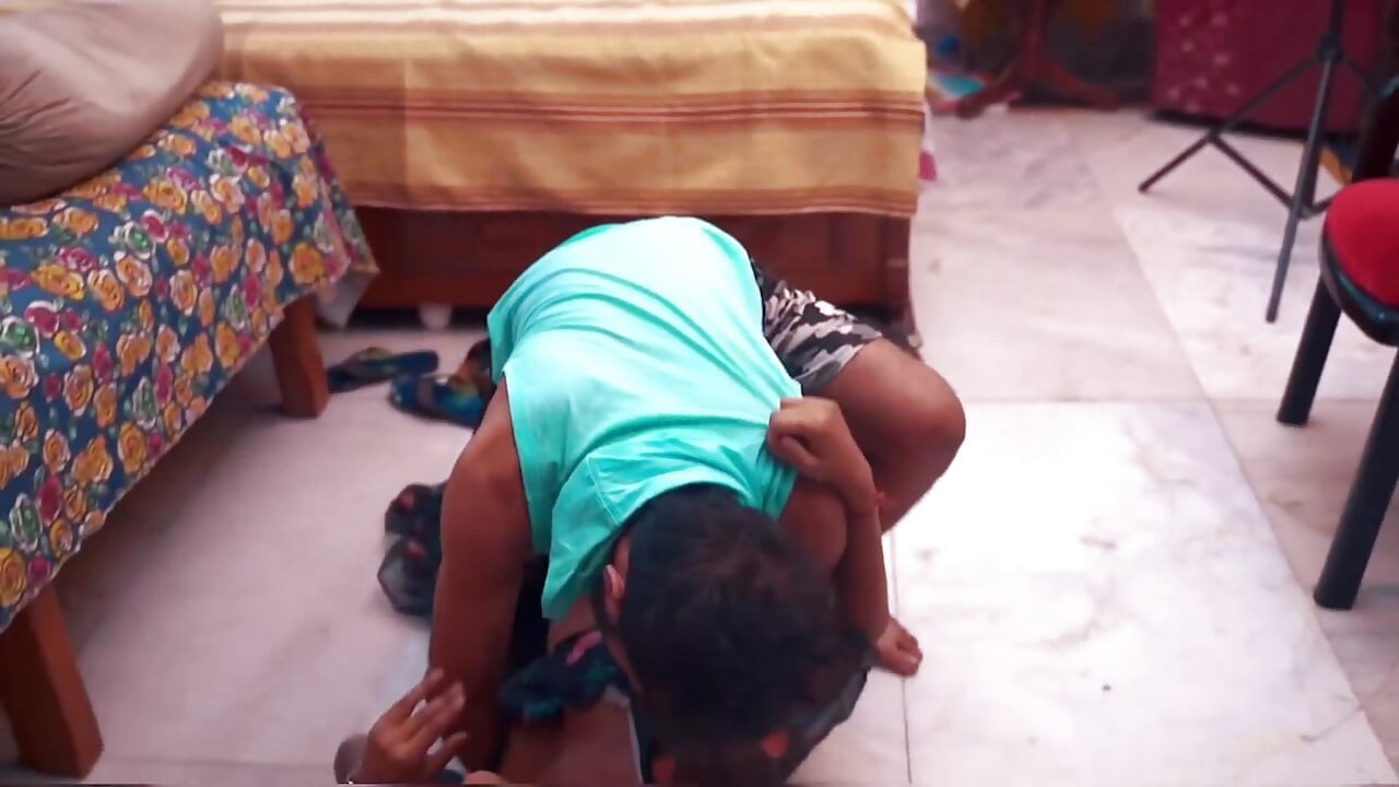 Takiya samajh ke chhoti sauteli bahan ko chod diya