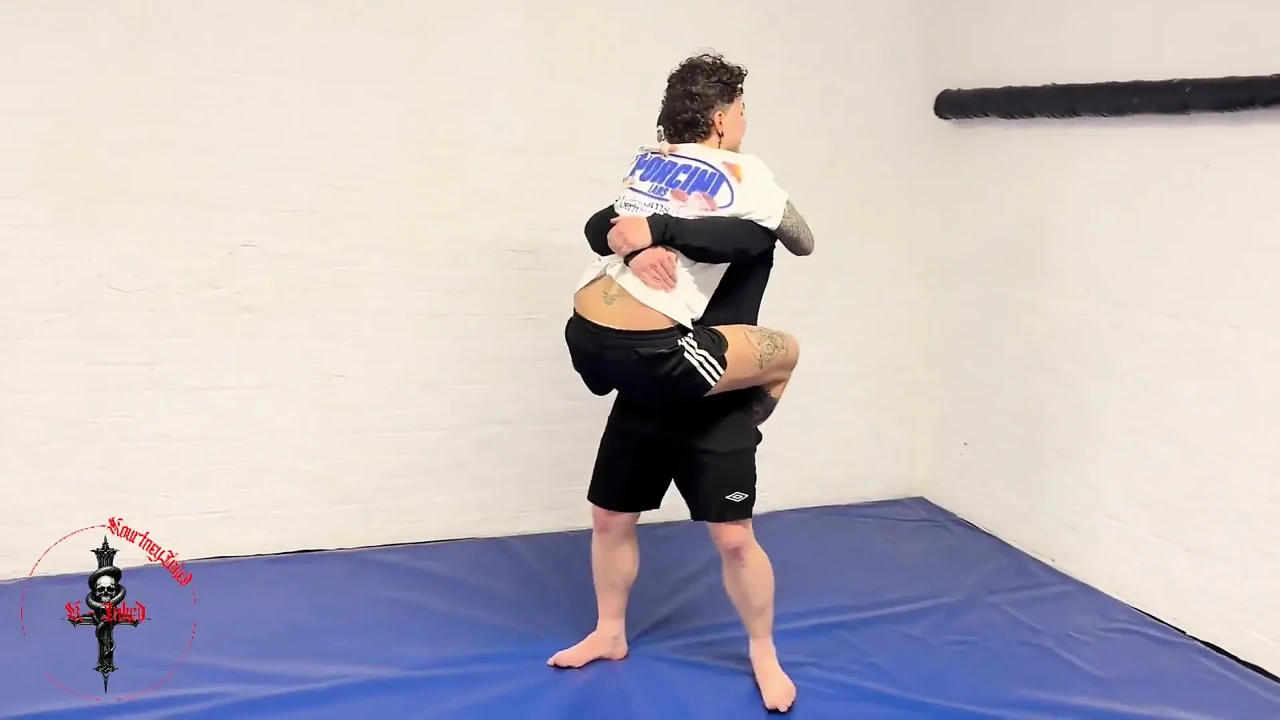 Kourtneyinked Wrestles Pathetic Guy