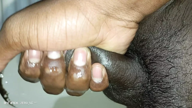 Boy moth mar tha toilet ling long
