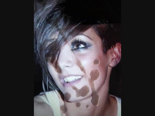 Frankie Sandford, éjac faciale