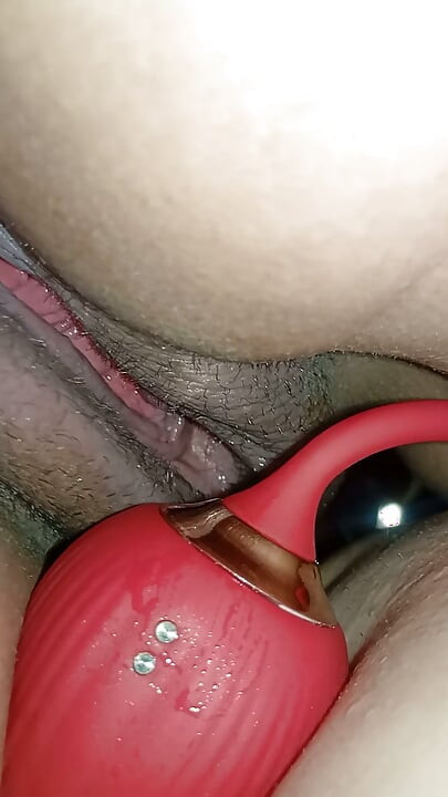 Couple rubbing masturbating squirting all over me
