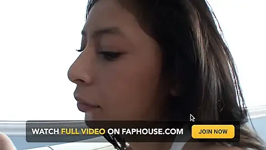 Orta yaşlı seksi kadın ve esmer birbirlerinin tadını çıkarıyor