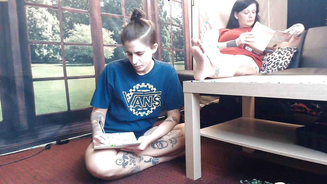 Can't resist her barefeet