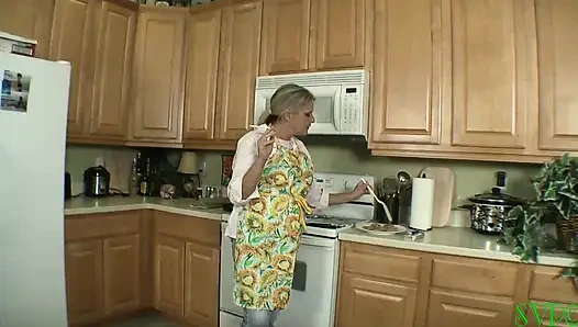 Model: bridgett lee & daniel nana si cucu tiri yang lagi sange berat keluar dari boot camp