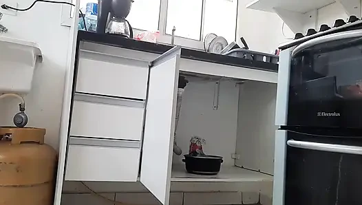 Он отпустил генерала своему другу после того, как тот исполнил чувственный танец, оставив мальчика возбужденным