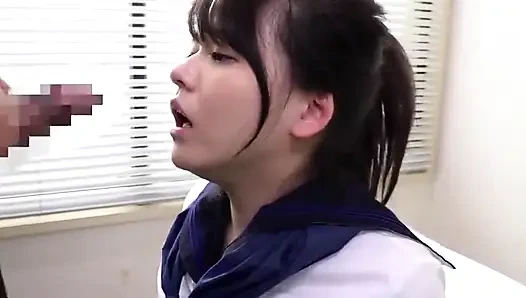 Karena tidak ada orang di sekitar, dengan gadis itu