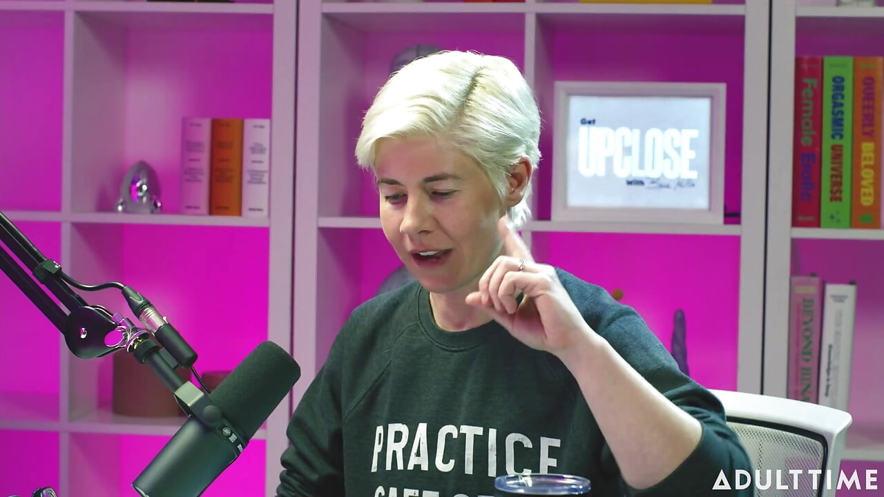 Blake Blossom: Brainrot, Facetune & Futanari το Podcast Adult Time