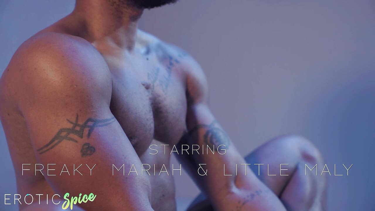 Όμορφο ζευγάρι έβενων Freaky Mariah και Little Maly καυτό σεξ ρομαντικούς στοματικούς οργασμούς
